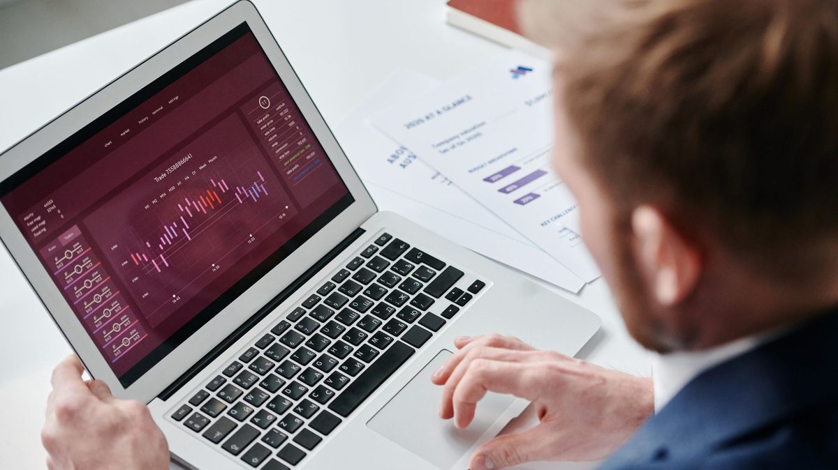 Plataformas financieras especializadas e integración multiproveedor